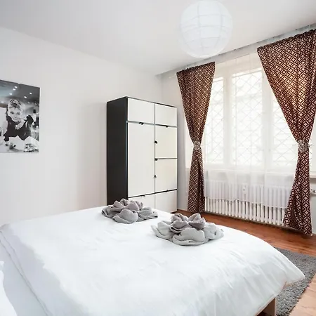 Spacious In Old Town By Days Lejlighed Prag